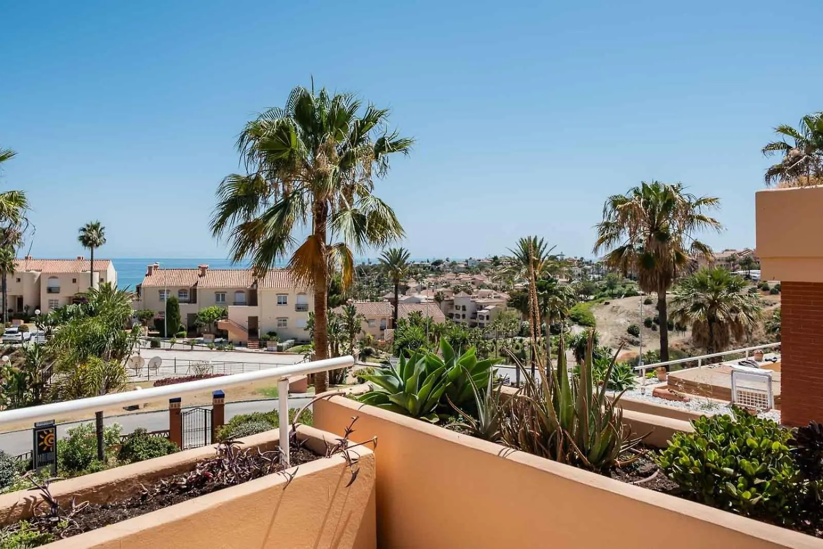 Malibu Mansions By The Beach By Alfresco Stays El Faro Lägenhet